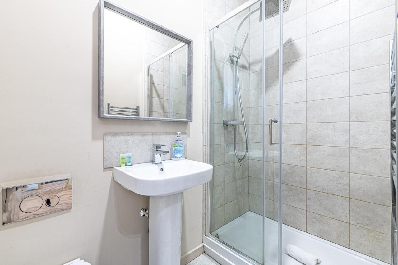 Wigan Central Serviced Apartments Екстериор снимка